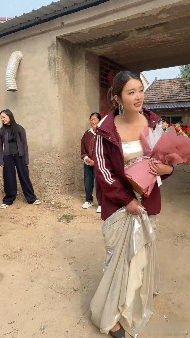 这哥们家祖坟冒烟冒了吧，运气爆棚，中了个大奖！ 