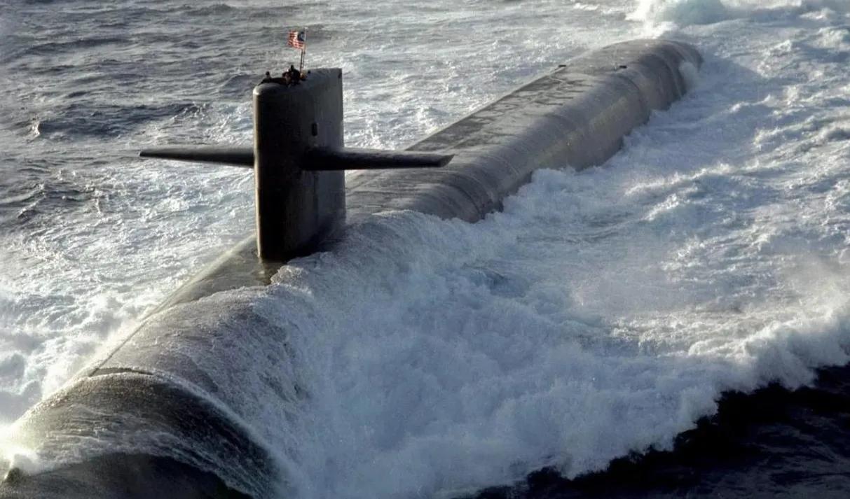 针对美国即将在韩国部署战略核潜艇，中俄朝三国应该成立一个共同应对防范驻韩核打击的