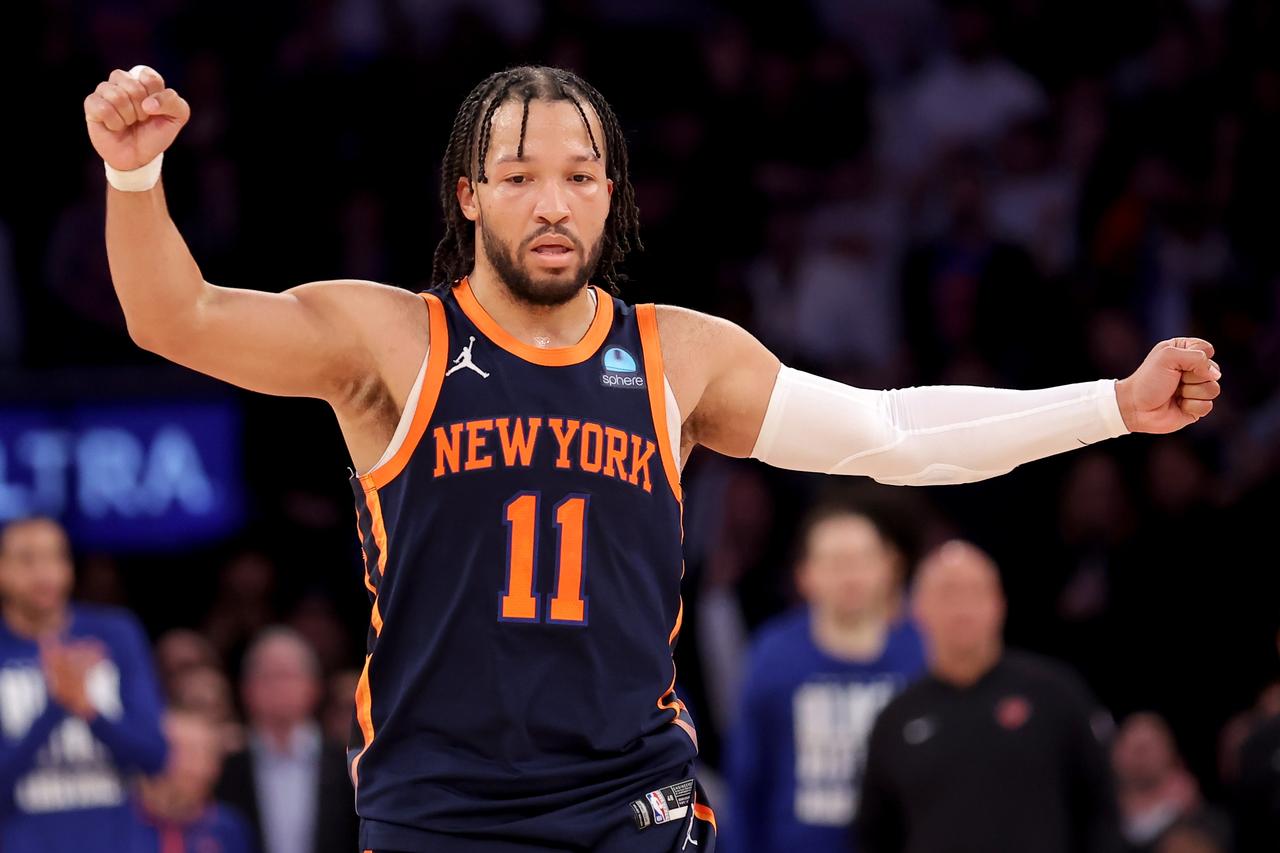 现在的NBA早就变味了，很多球队为什么永远冲不出自己的分区，永远摸不到总决赛？这