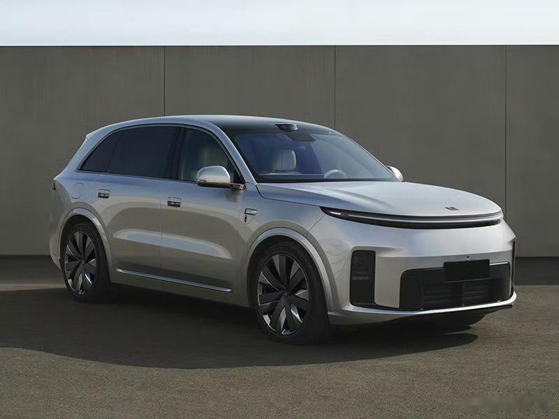 我擦，五座旗舰SUV来了，理想新L8 Livis据说是取代原来的理想L7，直接整