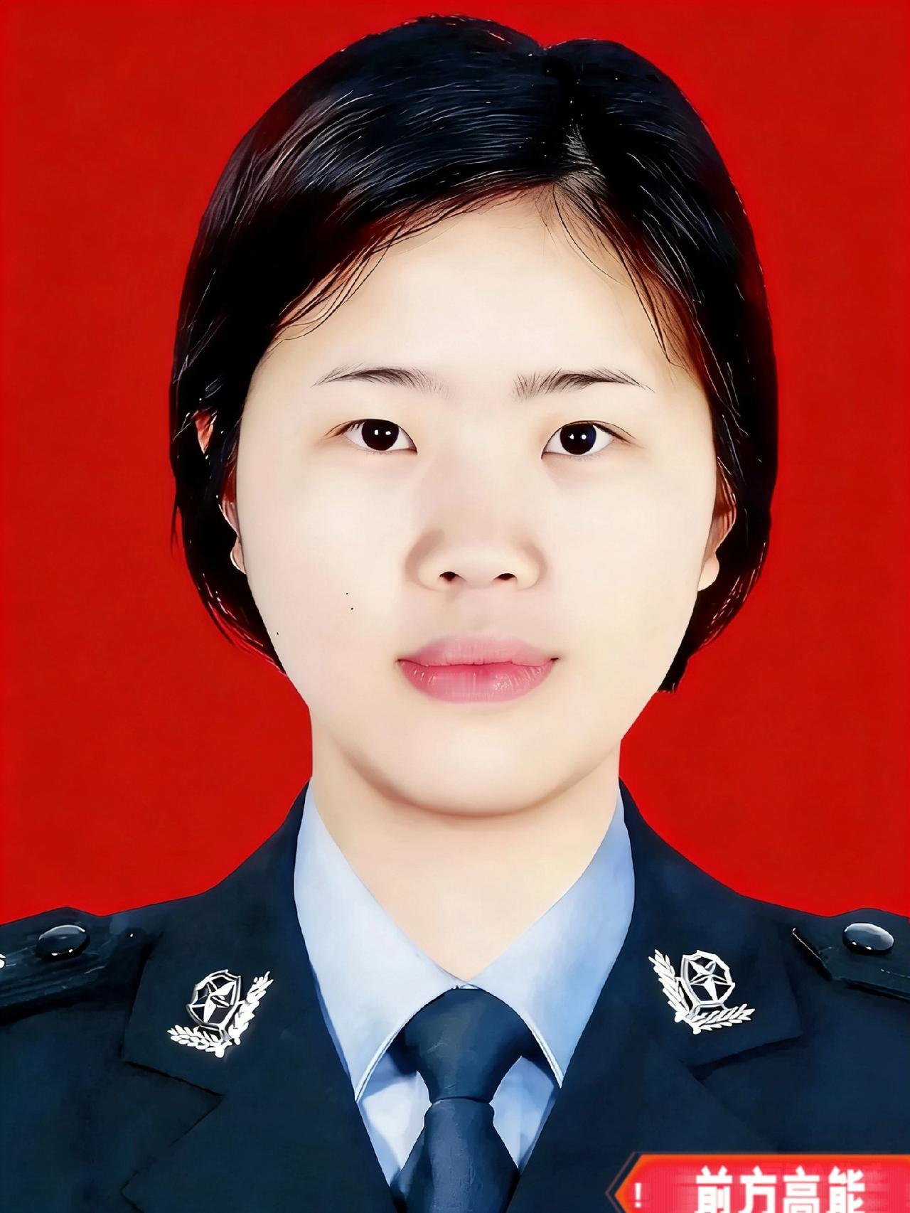 危急时刻她徒手夺刀，奖金全捐！

这位95后女警，才是真正的青年榜样。
 
街头