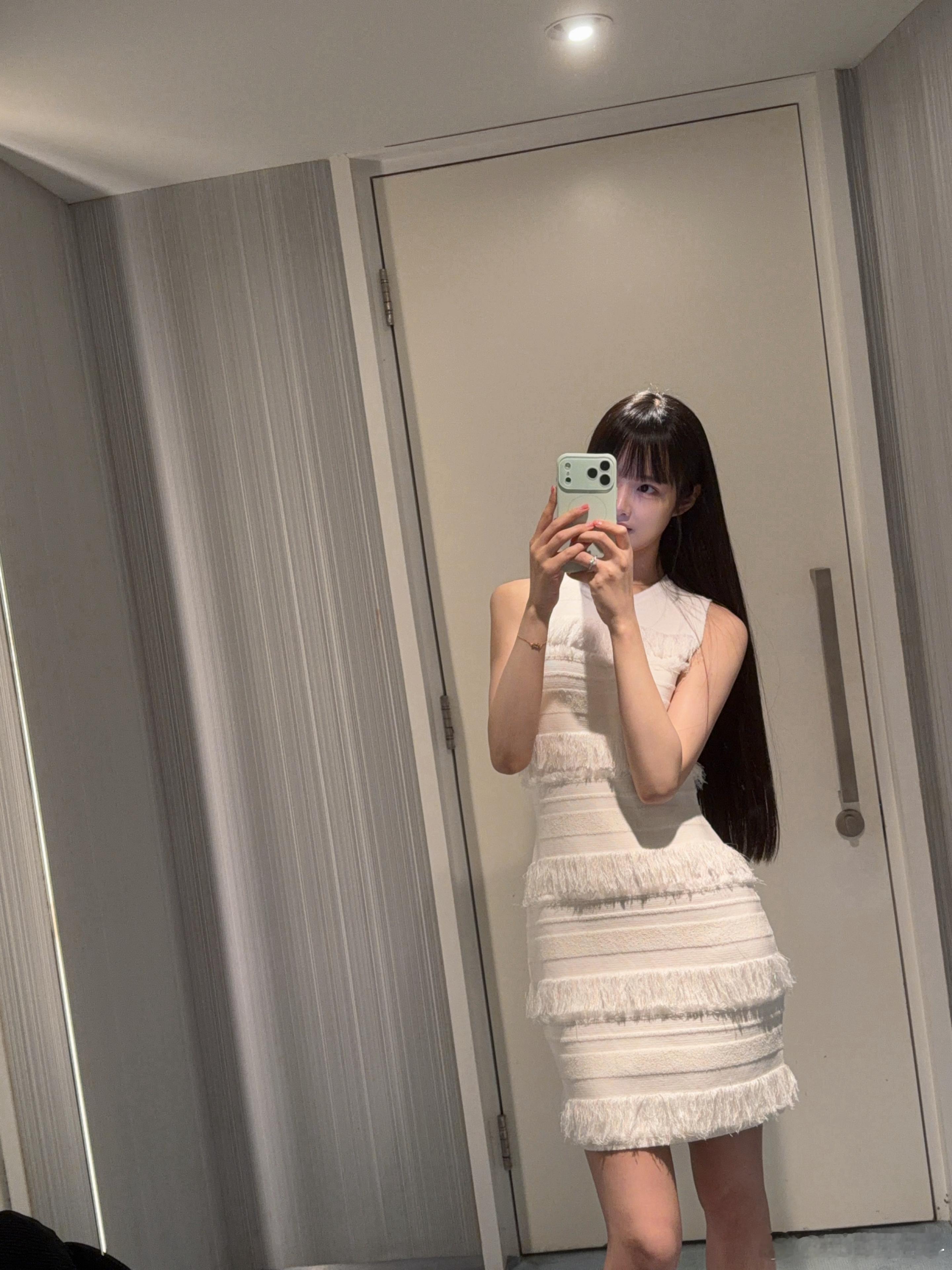 买到一条好美的裙子 