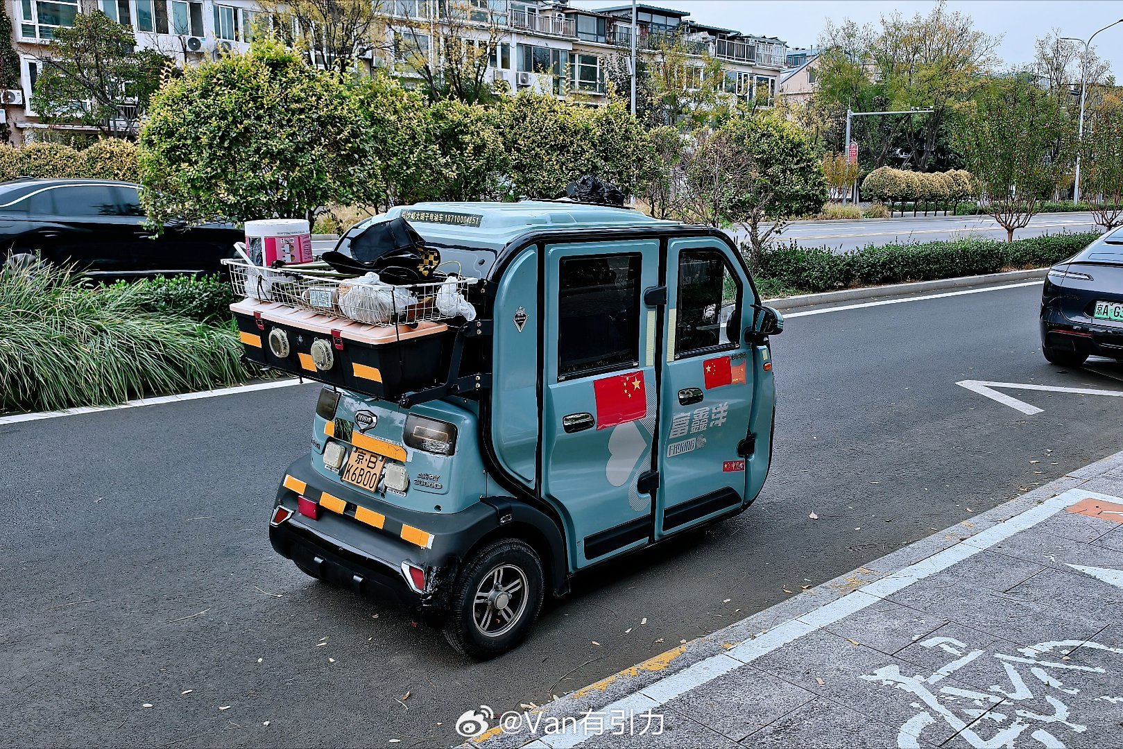 堂堂六环内的后沙峪镇政府马路对面，正三轮还是满地跑。光有龟腚没用，得有实质管理动