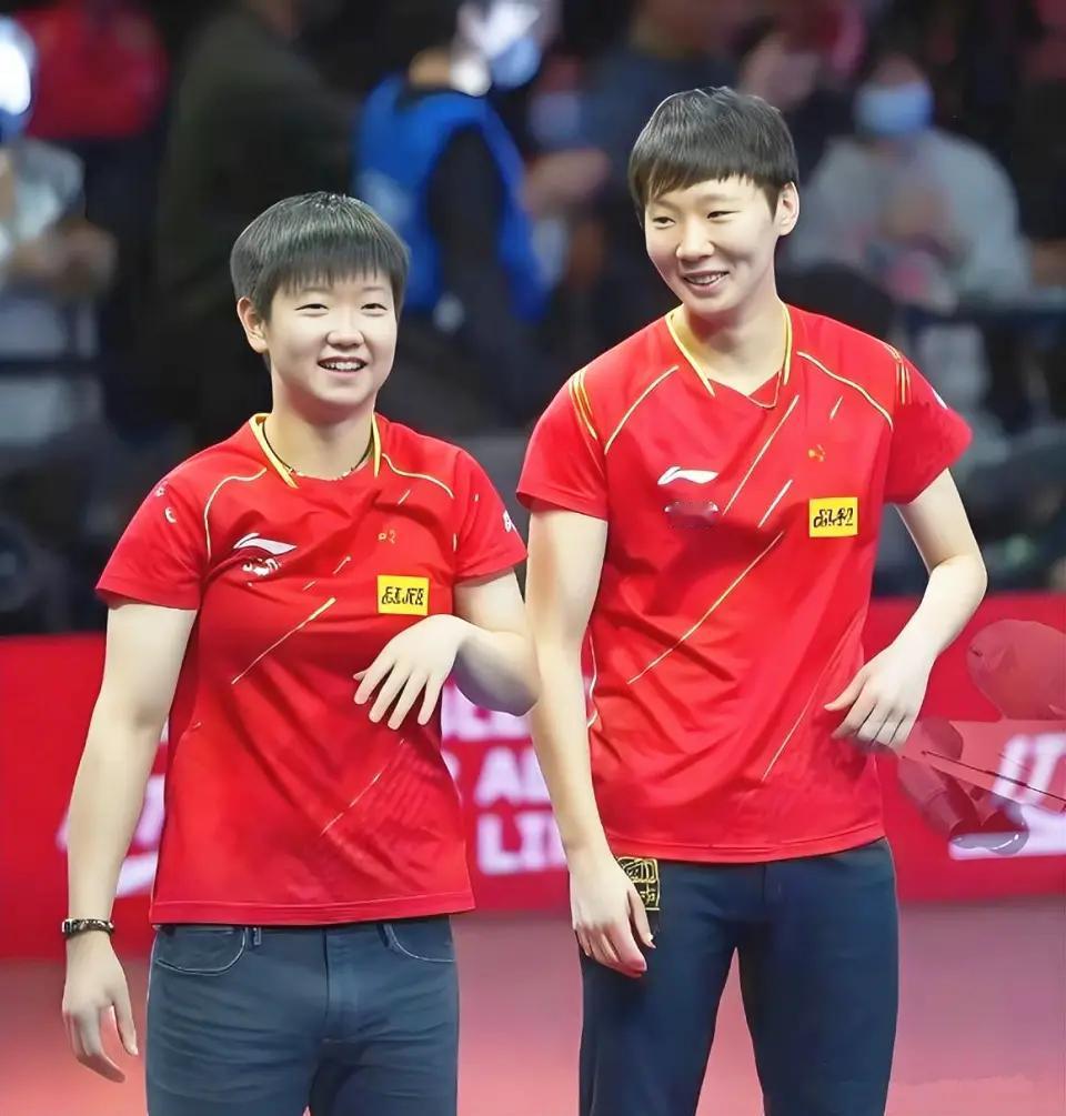 明天的女乒决赛是王曼昱和孙颖莎，
也是昔日的队友和搭档，
就球风来说，孙颖莎的球