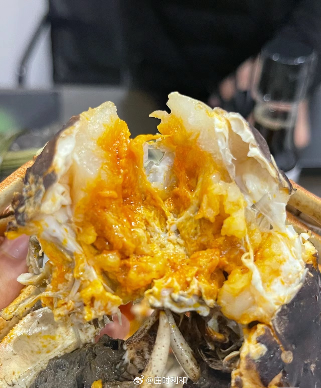 年近岁末了，现在公蟹满膏超香超好吃了，又找谭姐订了一单，这周六送过来，寒流来袭的