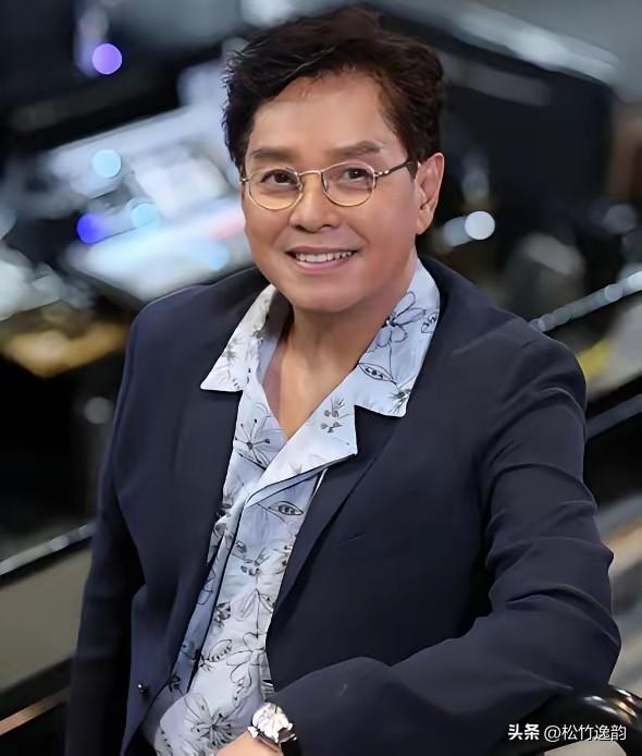 丁克的谭咏麟突然对妻子杨洁薇说；“我把十亿家产都给你，我要让儿子回家，“妻子纳闷