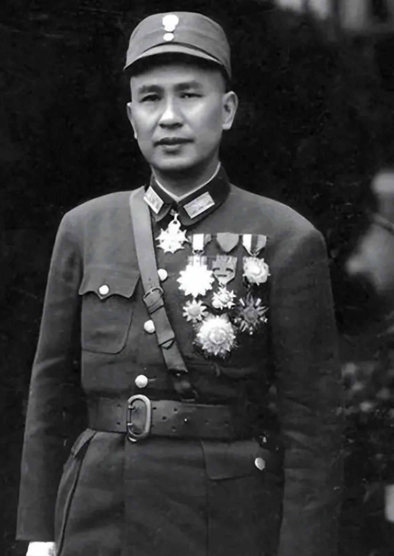 1937年，抗日战争全面爆发。

李克农奉命前往五台山，执行一项秘密任务。

路