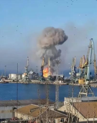 乌军出动无人艇袭击索契港；俄国防部通报称当天在黑海沿岸摧毁了6艘乌无人艇，但乌方