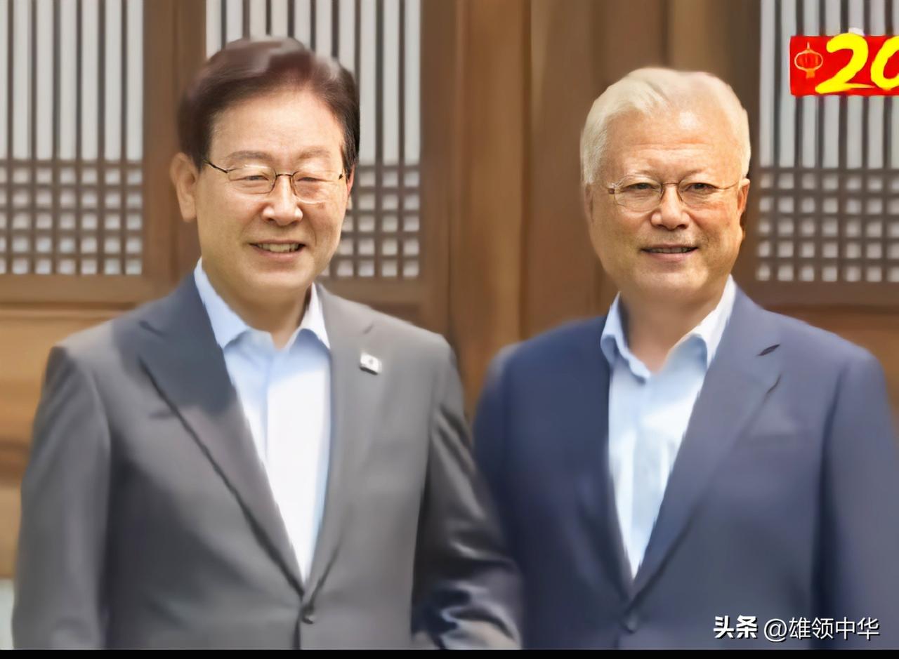 “重返青瓦台”，在这里不是指重新入主总统官邸，而是身为前总统的文在寅，受现任总统