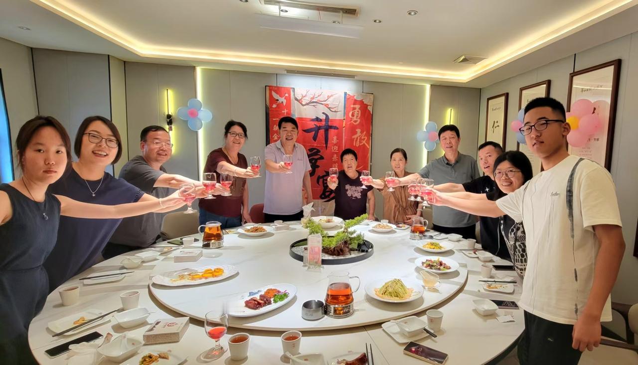 金榜题名时！
我哥外孙女晶晶今年高考以非常优异的成绩被西南大学这所重点学府录取，