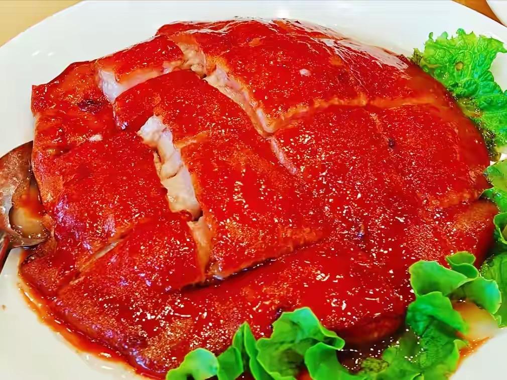 唐山“8大名菜”，你吃过几个

1、鸿宴肘子
2、八爪鱼炖肉
3、酱汁瓦块鱼
4