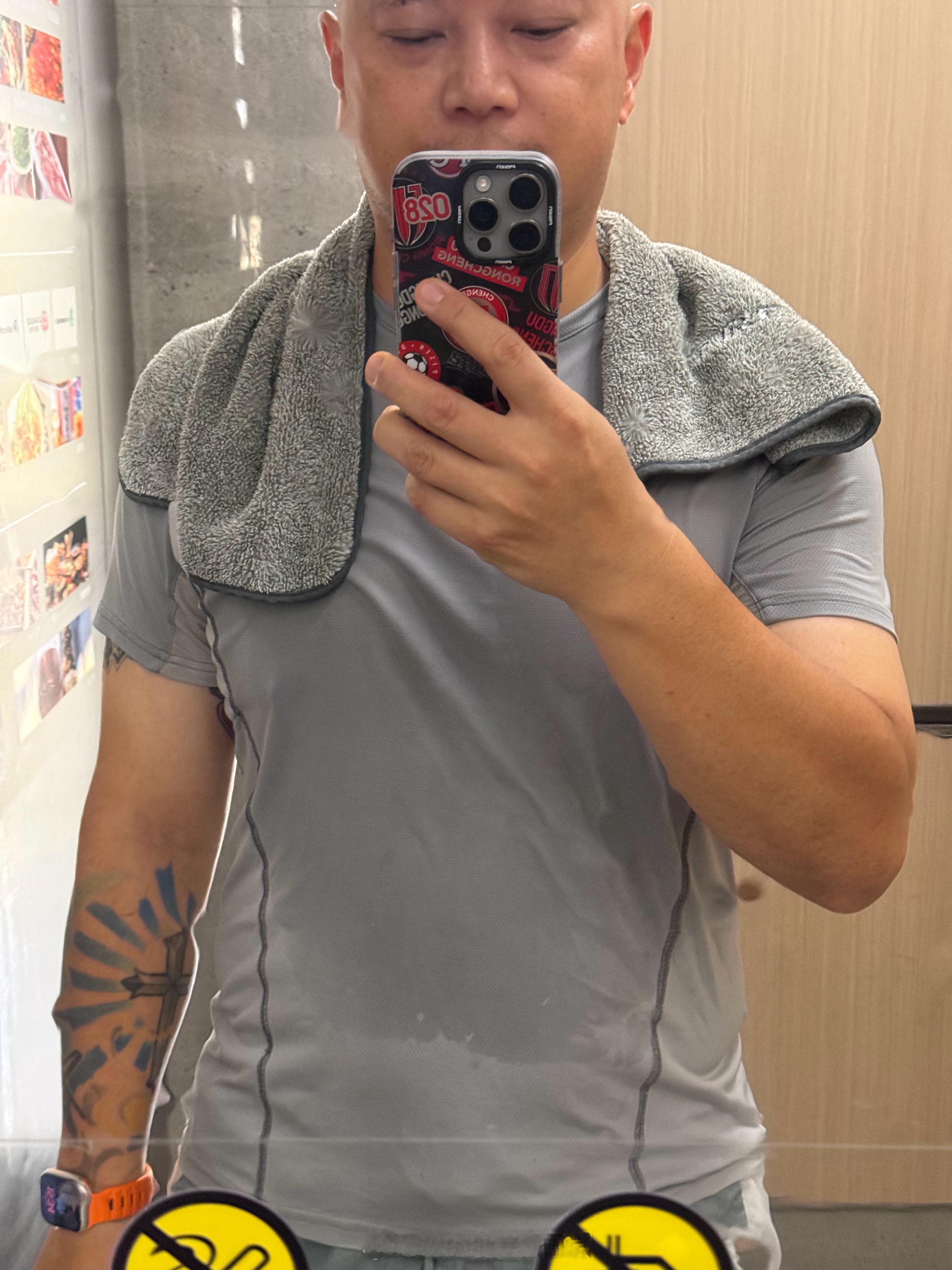 昨天休息了一天，本以为今天应该精神状态很好，结果一开始练就觉得很疲惫[允悲][允