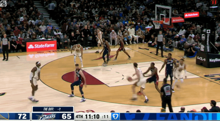 【第四节】今天的勇士三巨头，“统治”第四节。桑托斯非常完美地做到了弱侧前锋该做的