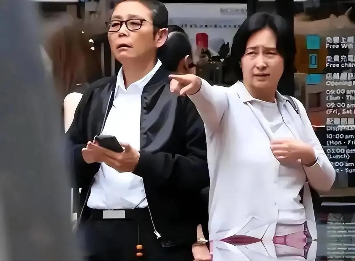 提起何超琼，很多人最先想起的是与陈百强那段令人唏嘘的青春遗憾，那是少年时期可望不