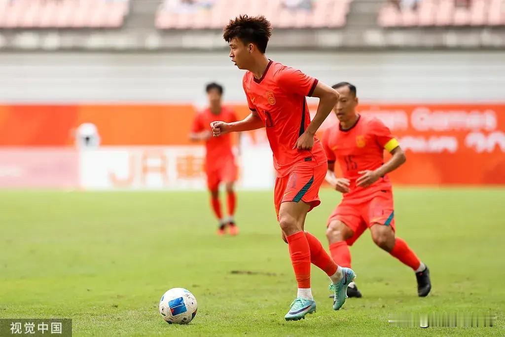 亚运会中国U23男足0-0战平阿联酋U23，以小组第一出线。这次比赛，中国队这几