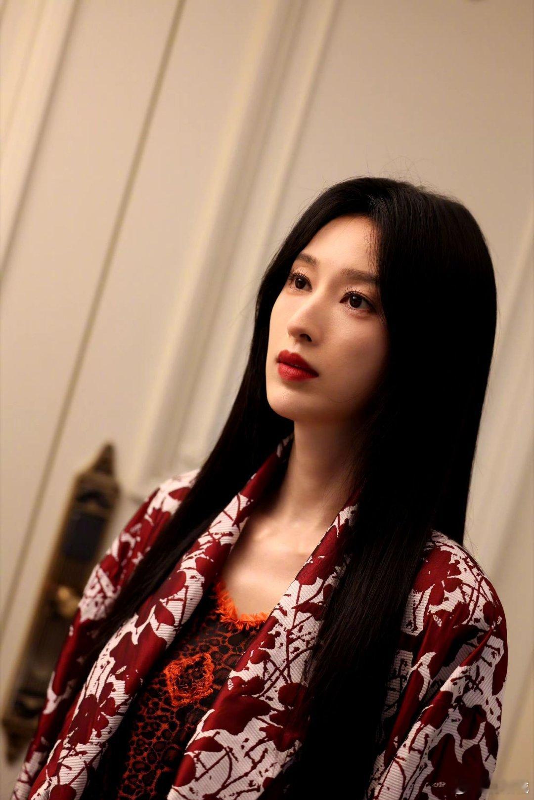 张俪 大枭姐驾到通通闪开 张俪用一句“大枭姐驾到通通闪开”，把《枭起青壤》的期待