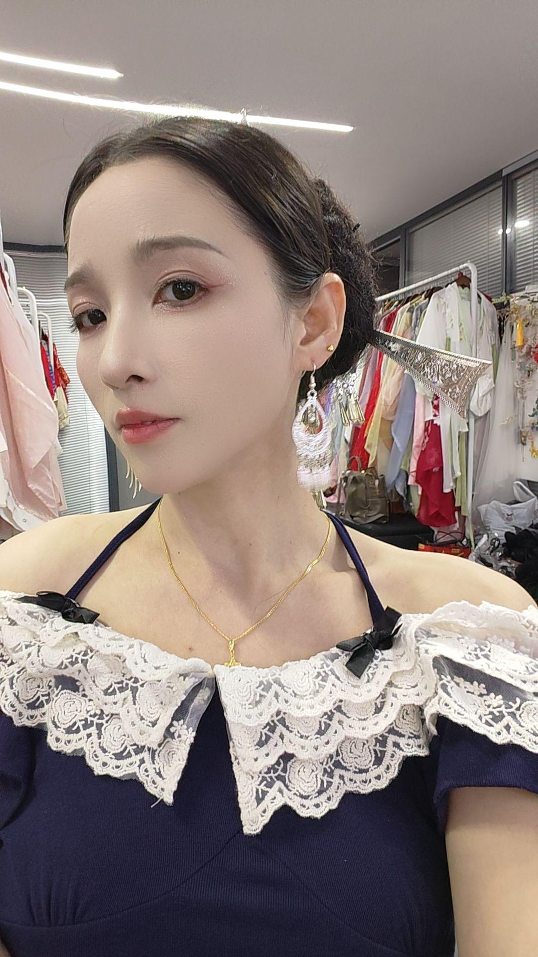 福州这该死的天气，          比男人画的大饼还烫…”早上等于清...