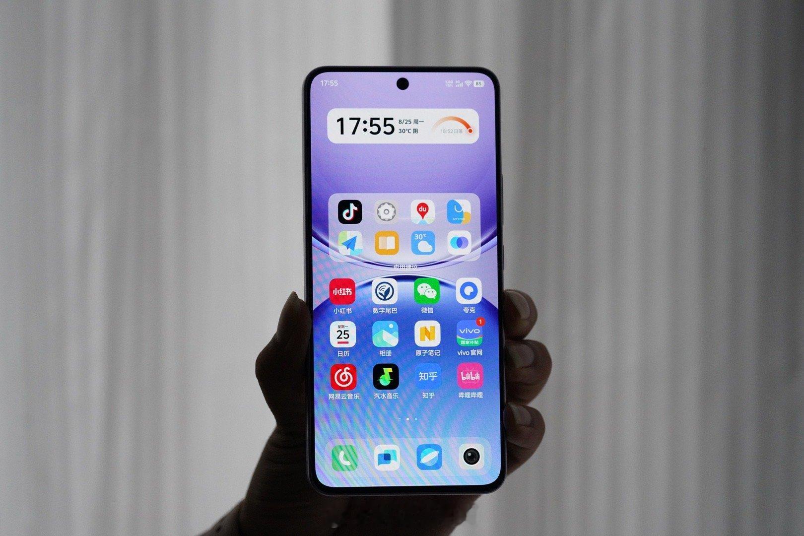 vivo Y500已经收到一段时间了，小哥哥给大家分享一组图赏。顺便聊聊我这段时
