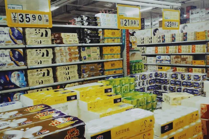 “当初她搬回家的时候，我还以为是超市搞批发清仓，结果这一囤，两年了愣是没见少多少