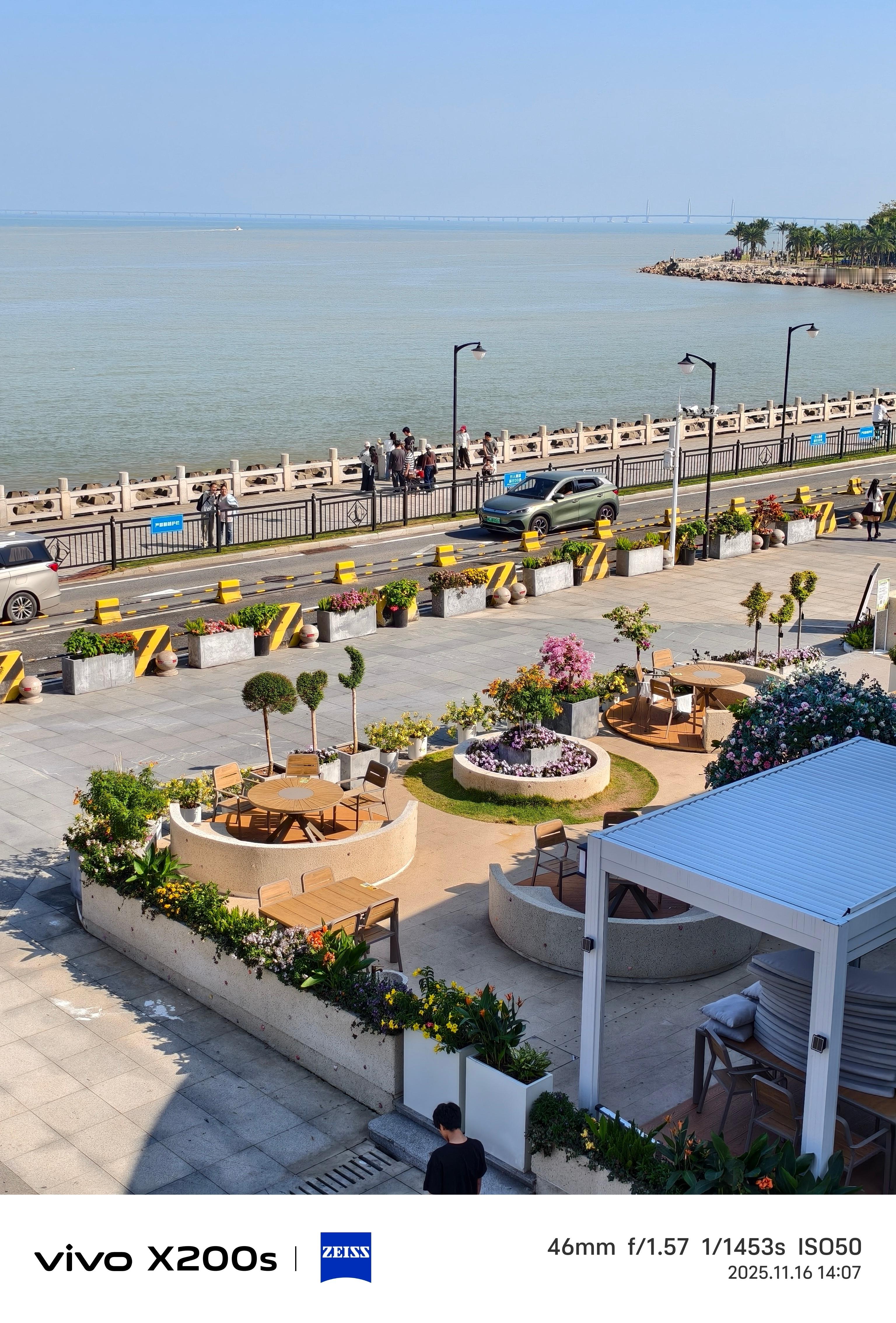 网络对于青少年的危害真的很大而且他们现在敢在老师面前玩这些烂梗以前我读书的时候在