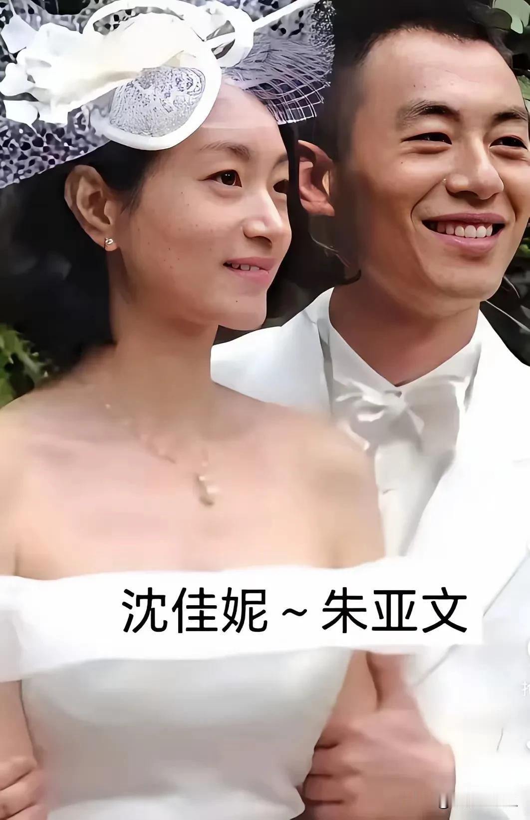 爱情不分先来后到，同频才幸福，他们虽然是再婚夫妻，他们却幸福感满满。.
二婚感悟