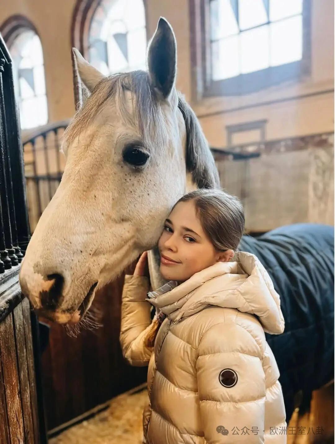 今天是瑞典莱昂诺尔公主的12岁生日，她是玛德琳公主的大女儿，当年为了表继承男女平