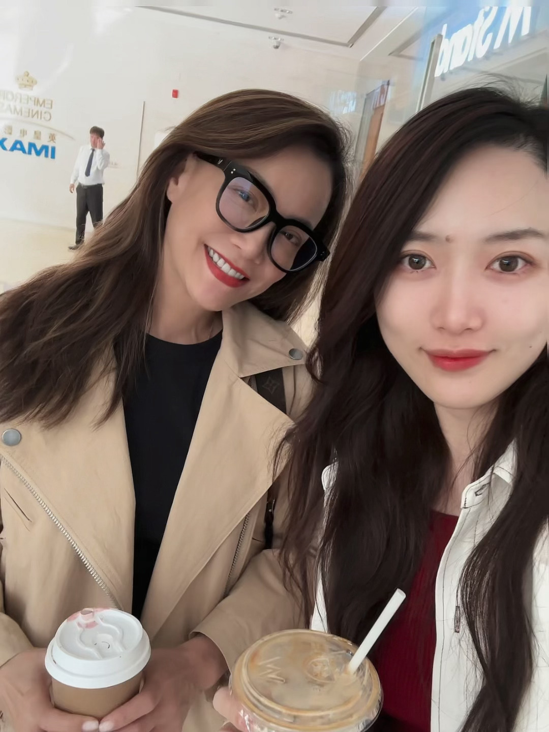 🎬上午在英皇见了张新成王玉雯后遇见了霍汶希姐姐。晚上来环球影城参加《变形金刚：