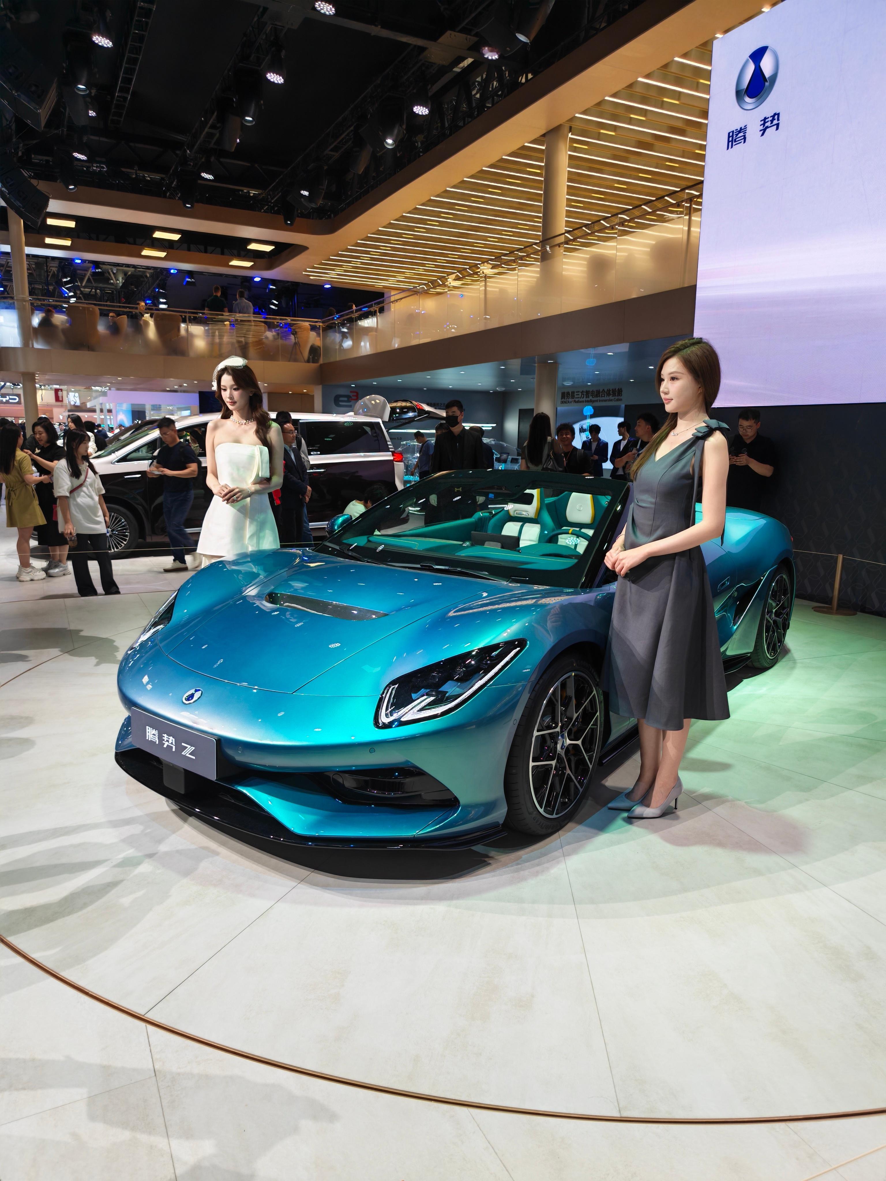 2026北京国际车展，腾势Z敞篷版迎来首秀，不止是帅气，更有承载着无数人‘跑车梦