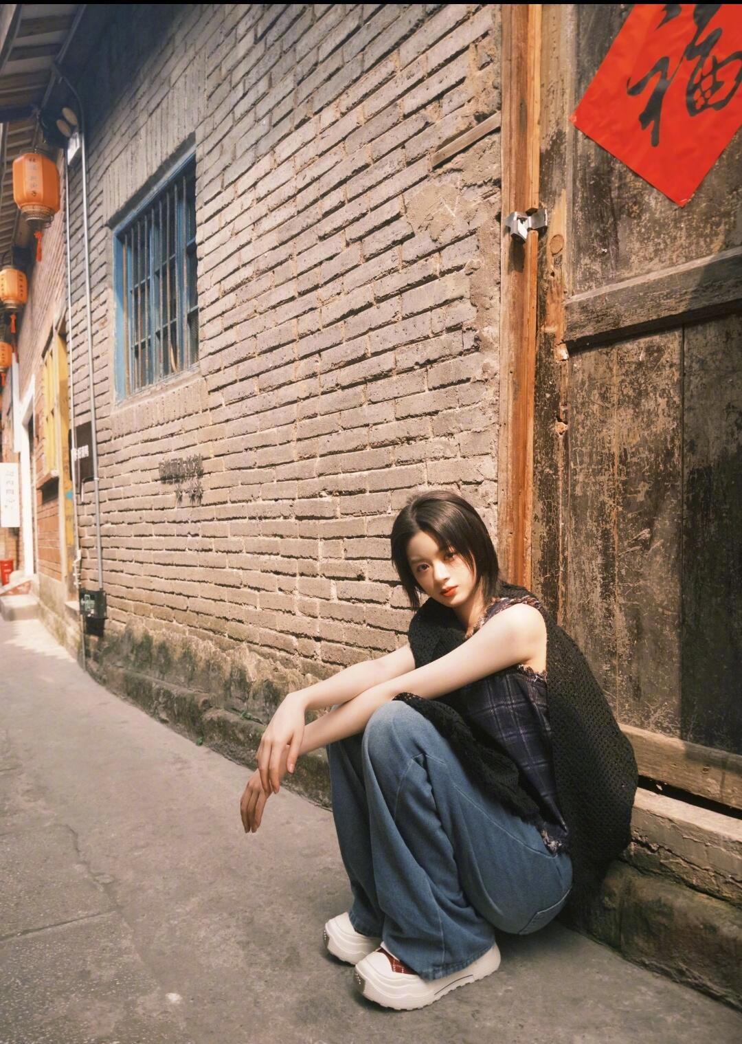 黄杨钿甜官宣微博之夜 05花钿甜解锁微博之夜舞台，气场直接拉满～八年从灵动小楚乔