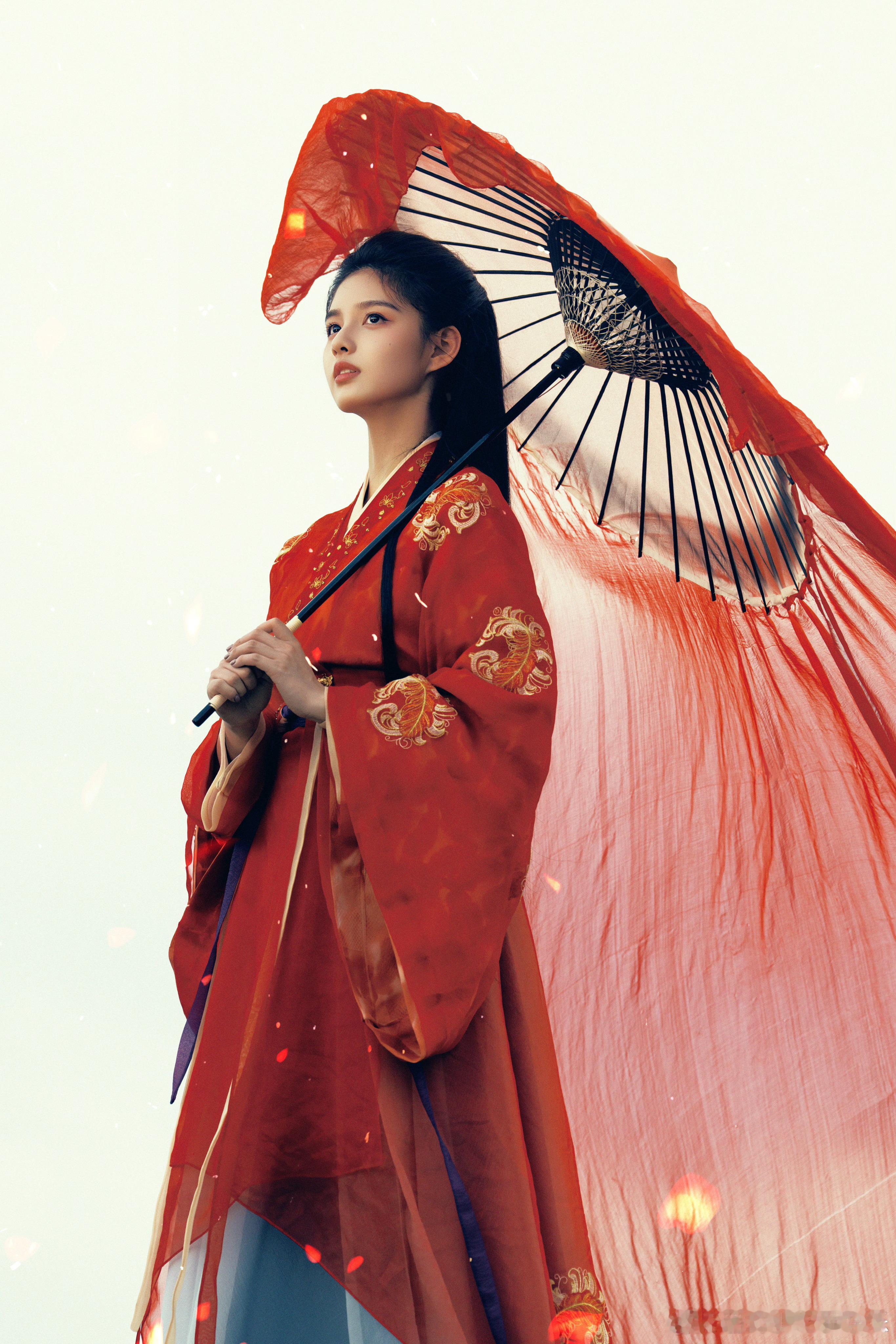 艾米宣完你的宣你的🌟全程无空档宣传节奏，女足花絮持续输出，全力铺垫明日《雀骨》