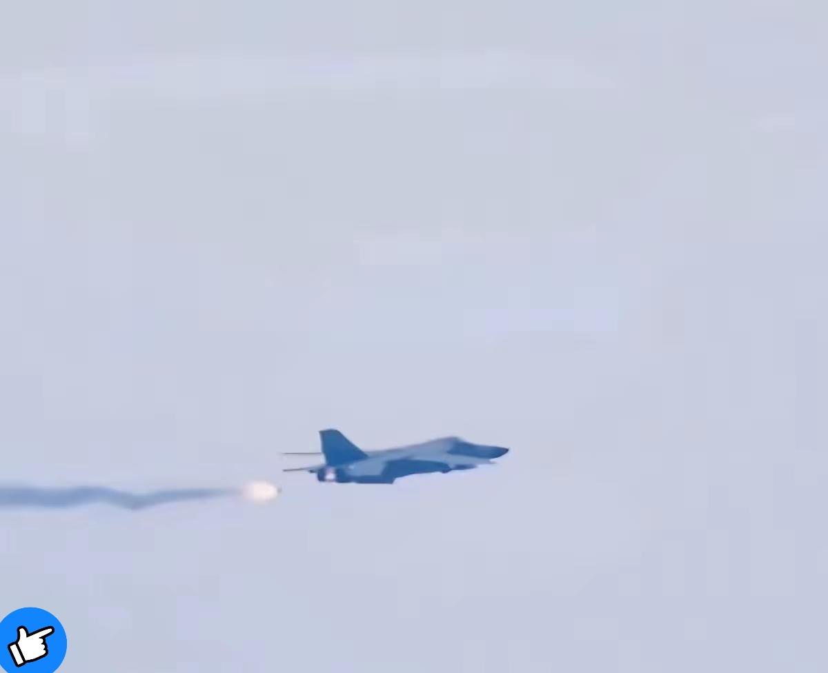 敢来我国领空撒野？万米高空直接给你办了！🔥
 
任何非法闯入我国领空的目标，都