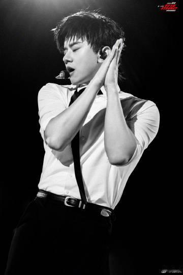 张杰我继续唱你继续听 张杰我是否赢走了你的心你继续唱，我继续听[心][航天员][