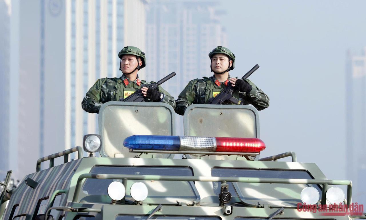 越南机动警察装备的捷克新蝎式冲锋枪