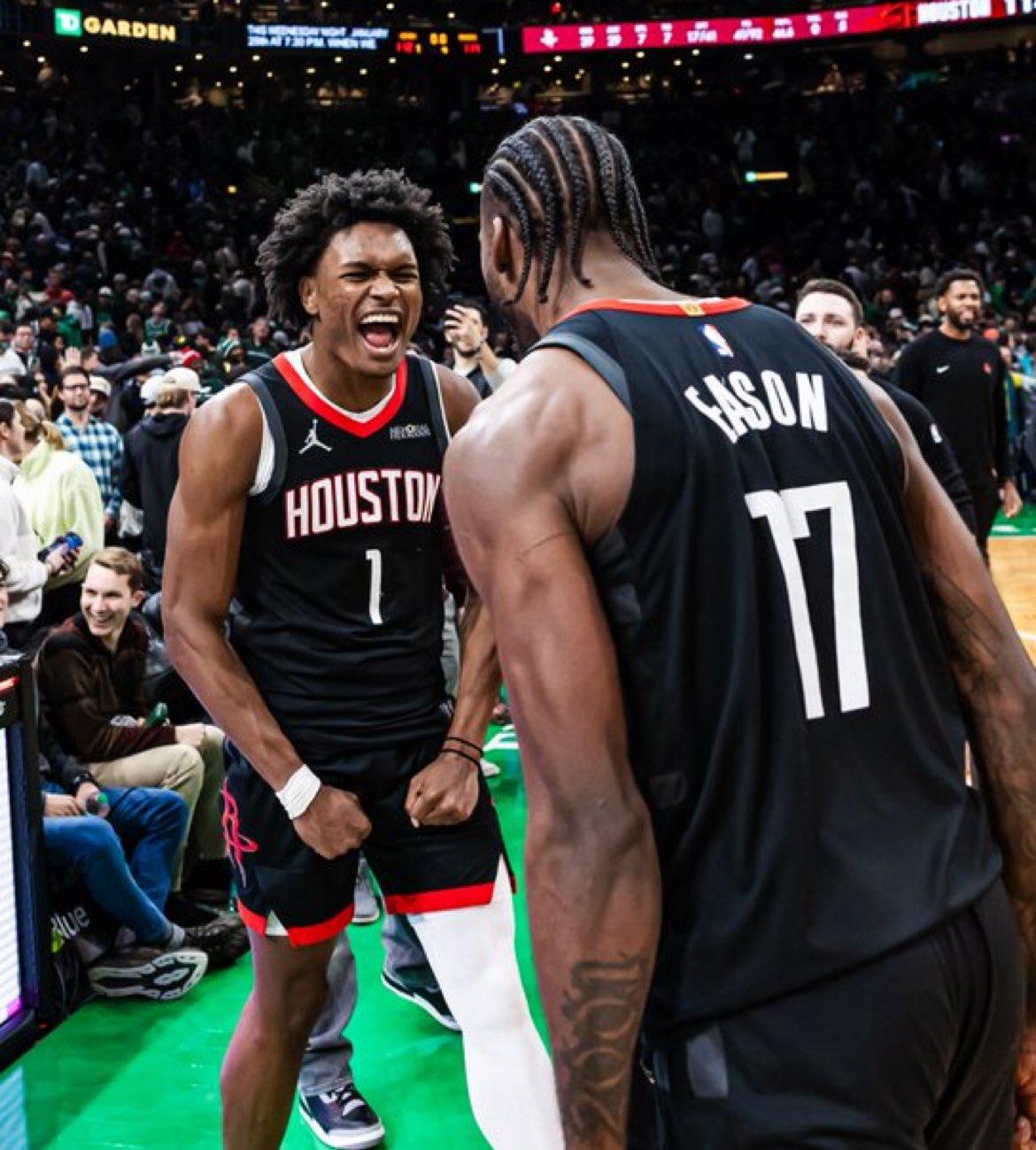 提醒一下，火箭队下赛季将是NBA臂展最长的球队。
他们14名球员中有10人的臂展