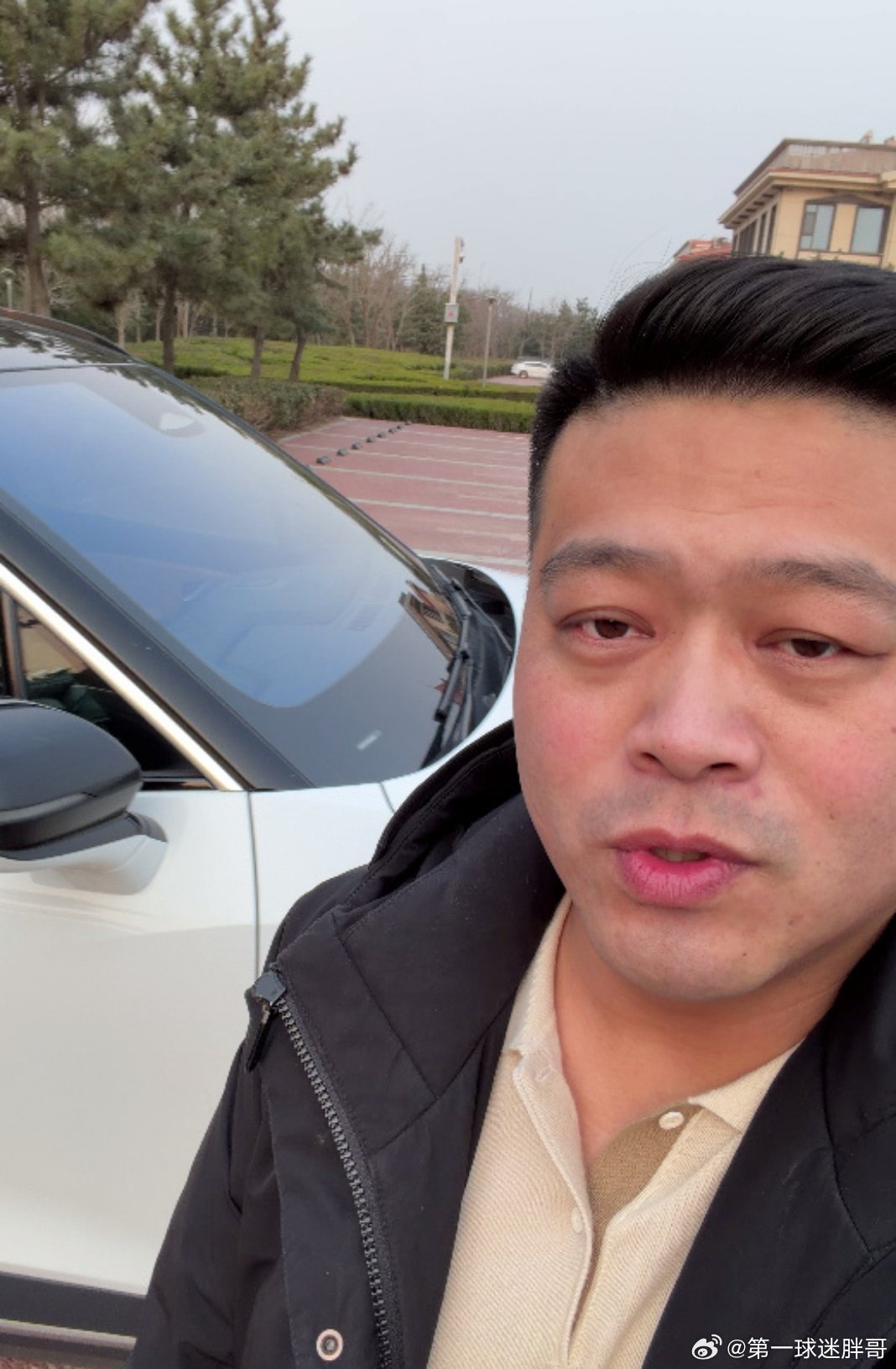 山东烟台王先生从事汽车配件行业，日常工作需高频往返多地。他将新能源汽车同时用于工