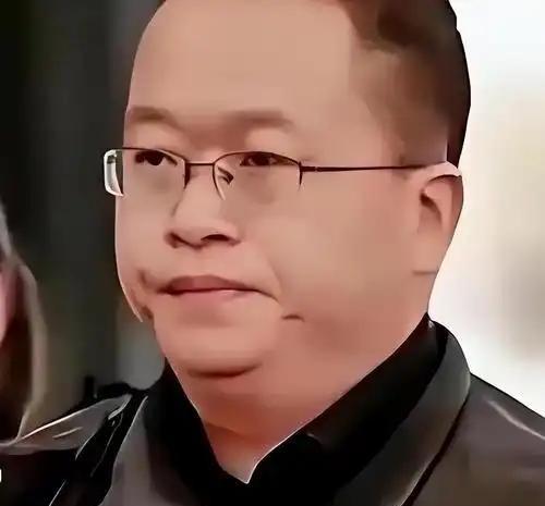 一个被美国用“钓鱼执法”扣了九年的中国芯片专家，脚刚沾上祖国的土地，转头就把全球