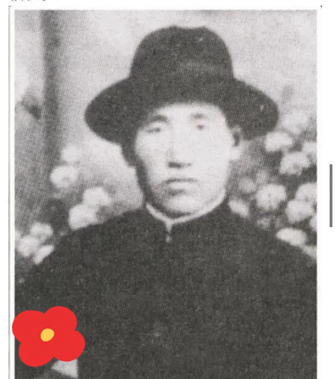 1944年，抗联战士杜希刚正要睡下，院外的狗突然叫起来，他刚想翻身下床，谁知几个