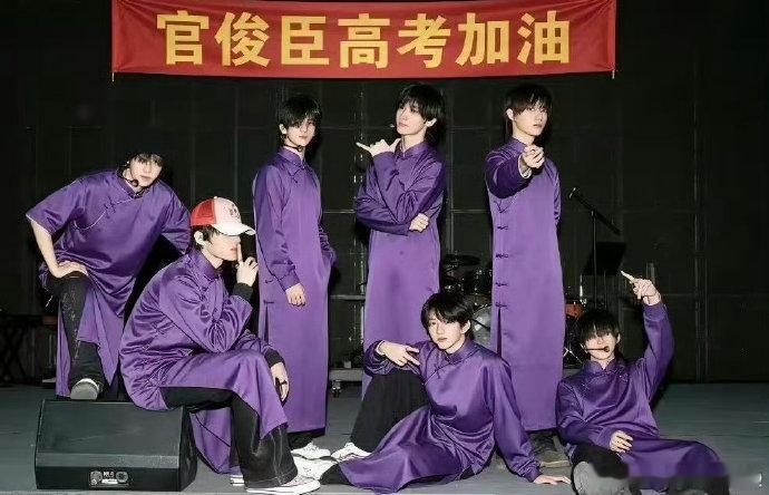 官俊臣回时代峰峻上班了连休息都顾不上，考完试直接回公司，态度真的没话说官俊臣高考