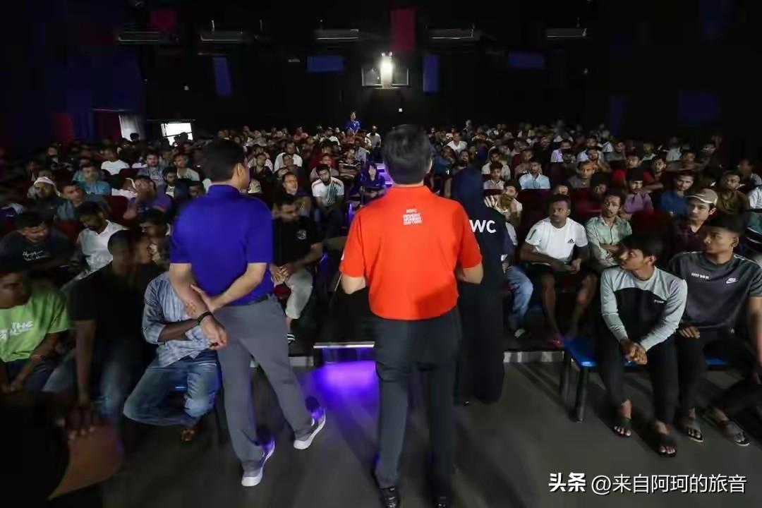 拉穆帕拉尼维鲁这个人，在新加坡挂了七家公司的董事名头。他专门挑那种带稀缺准证的老