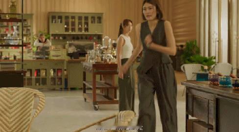 泰版三十而已全员疯批 看得我心跳加速。职场上各种使绊子，婚姻里也是一地鸡毛，全员