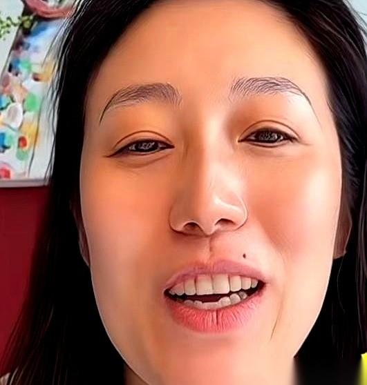 乒坛有个不成文的说法：谁都可以学，但千万别学孙颖莎。
为啥？前国手韩莹在直播时，