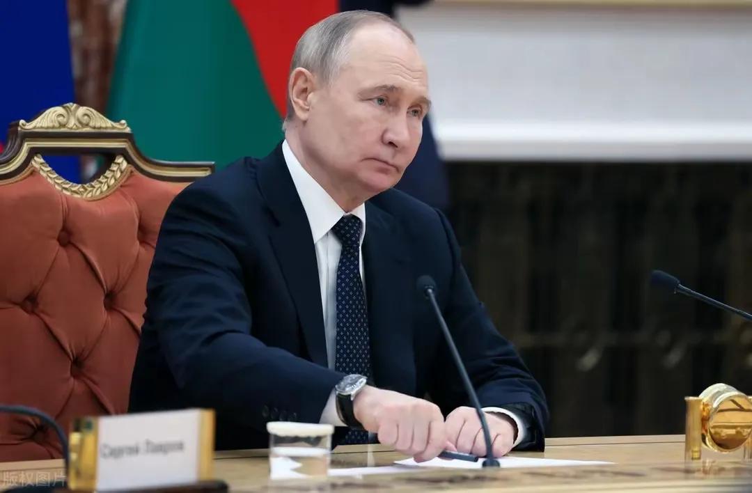 普京总统紧急连夜会见伊朗驻俄大使贾拉利，俄防长别洛乌索夫以及绍伊古、格拉西莫夫等