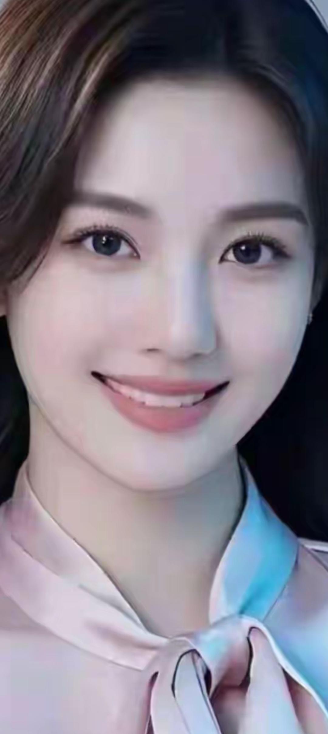 温柔甜美的微笑，粉色衬衫的清新搭配，元气满满的一天从这里开始！🌸💕