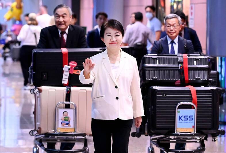 台中市长卢秀燕结束为期10天的欧洲访问行程，6月15日下午返抵桃园机场。她表示此
