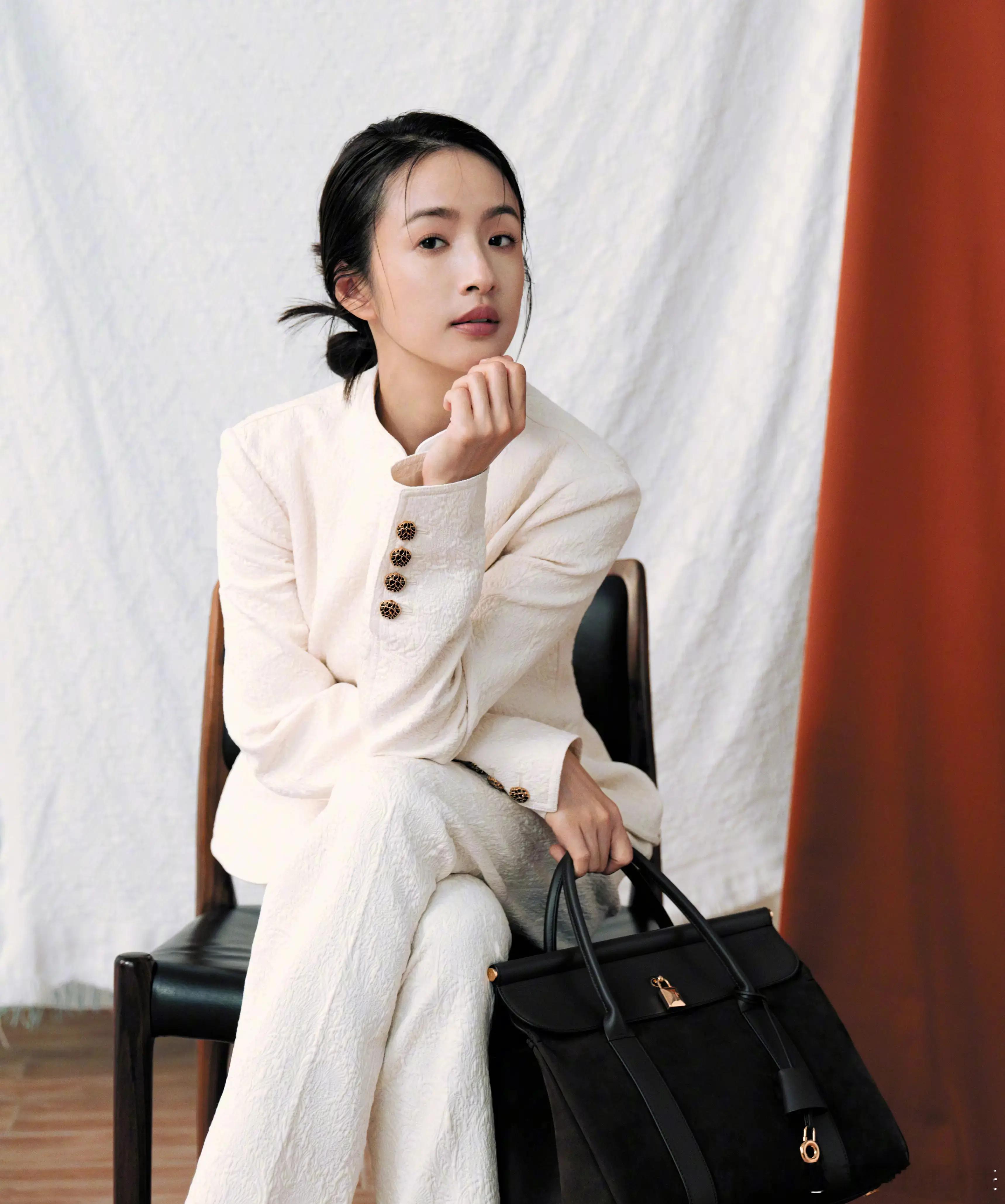 林依晨回应是否要三胎林依晨称育儿比当演员难 据台媒，近日受访谈升级为二宝妈妈，直