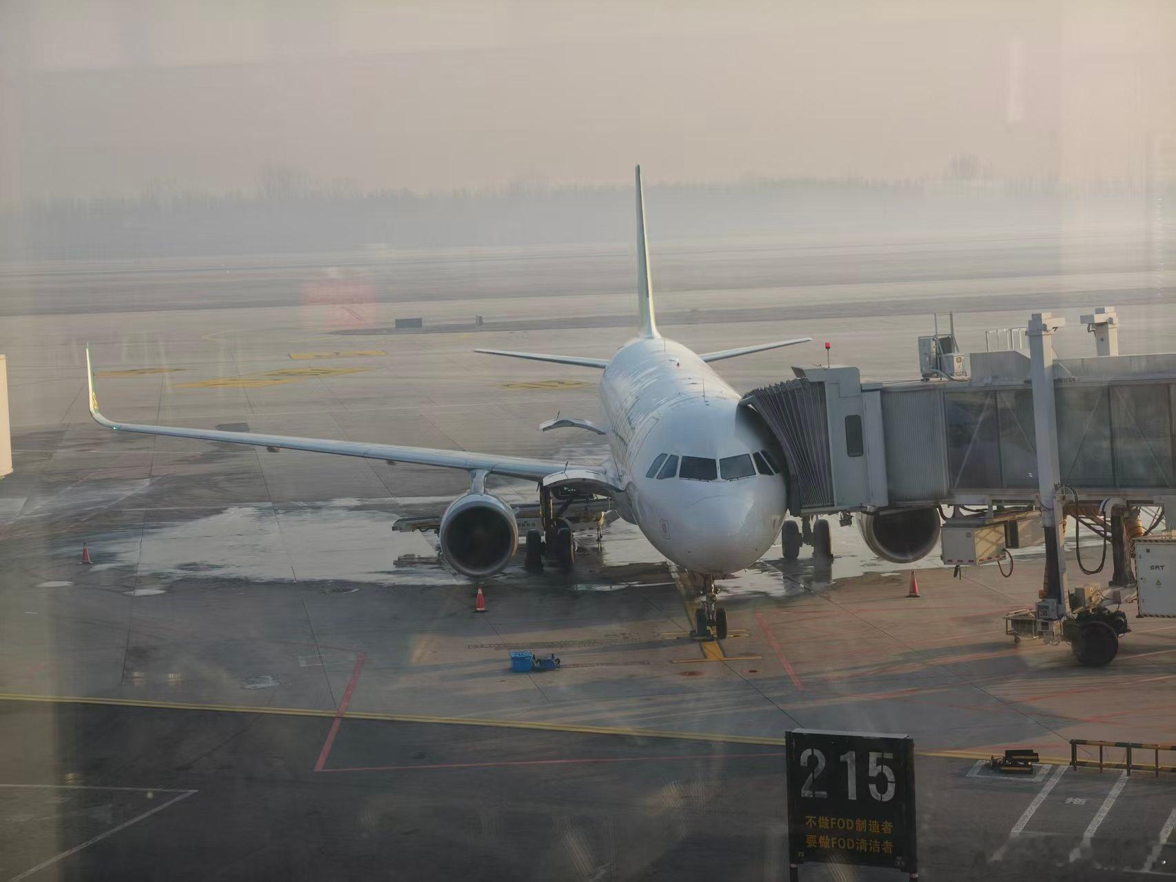 周六日跑了趟杭州，纯玩，所以没和兄弟们汇报行程，不过看我在飞机座位上的窘迫，就知