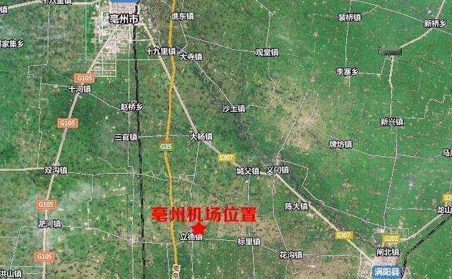 州机场距离亳州市区有一定的距离，而且亳州机场相对于位于亳州市区的南部，而且它处于