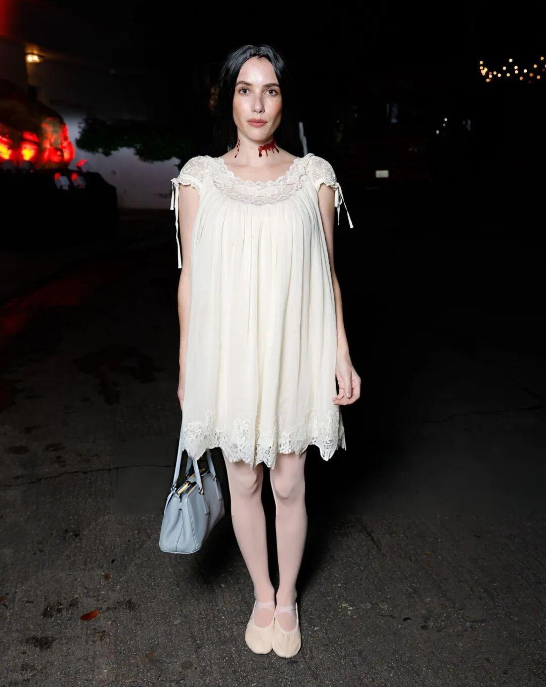 艾玛·罗伯茨（Emma Roberts）现身Vas J Mrogan与迈克尔·布