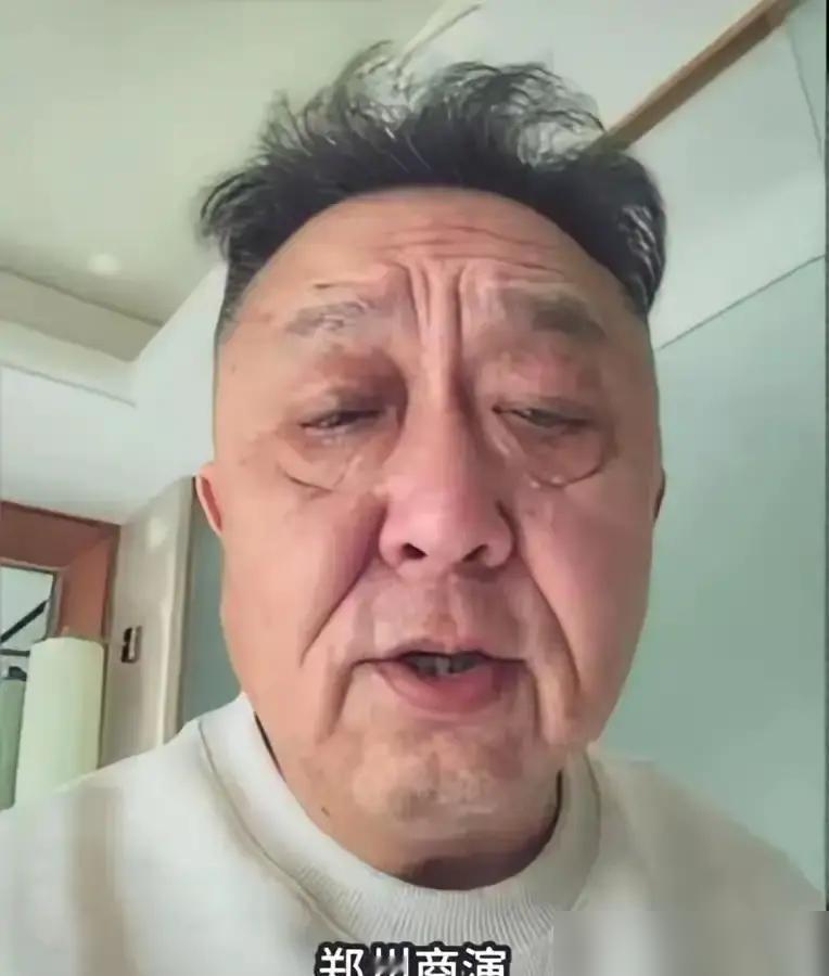 于谦和景岗山被网友拍到近照，俩人脸垮得厉害，57岁59岁被当成70多。
​
原因