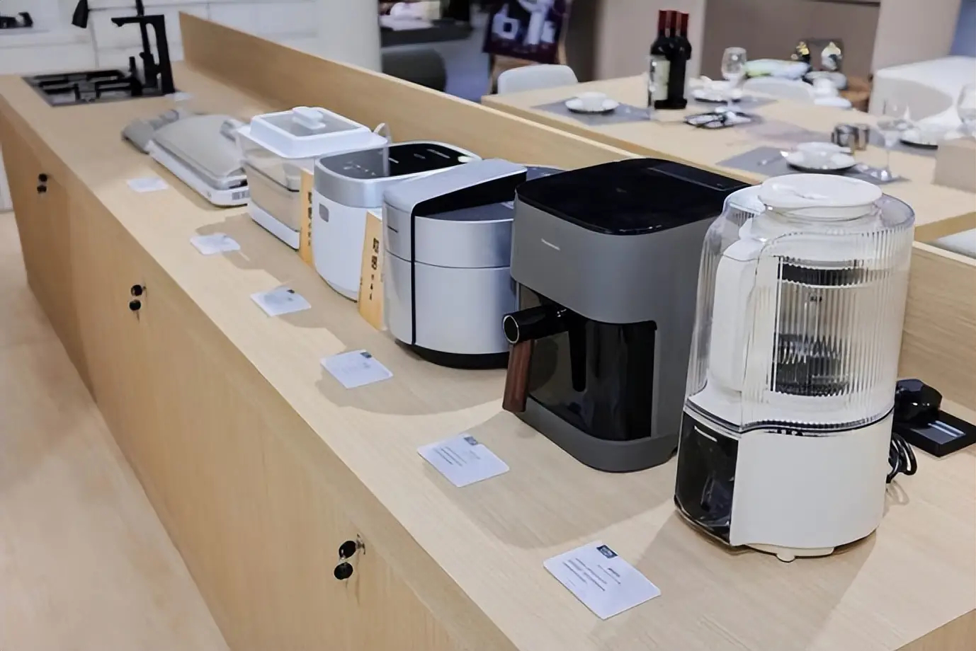 小家电过保即坏企业不应转嫁售后责任【新华网评：小家电“过保即坏”，企业不应转嫁售